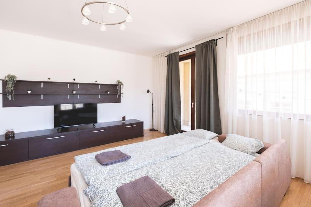 Bright Downtown Balcony Retreat Lägenhet Budapest Exteriör bild